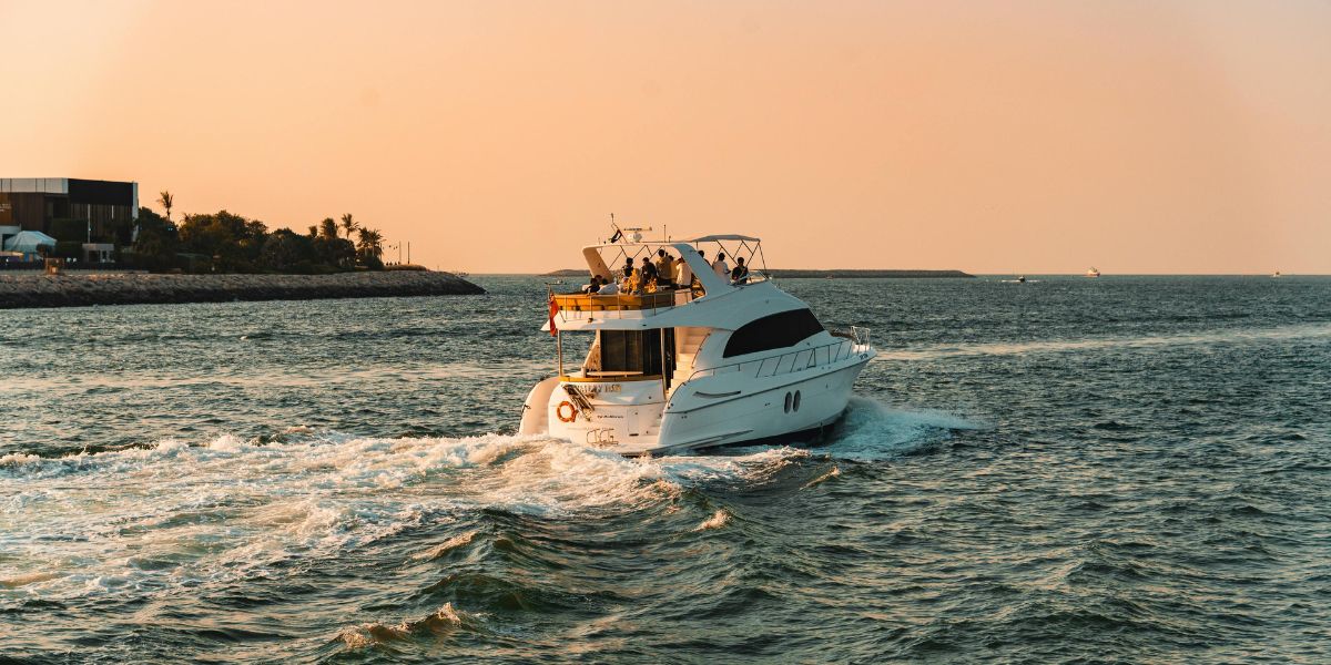 What to Wear on a Yacht Party Dubai Sunset Cruise